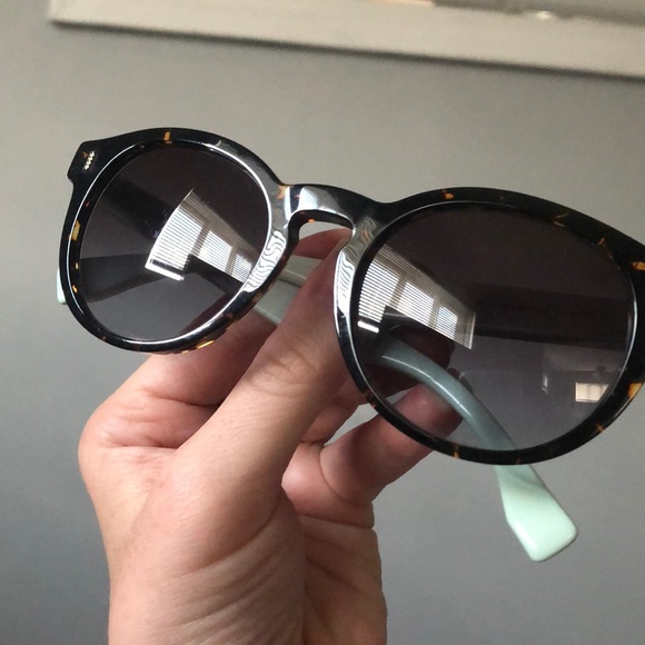 FENDI Sunglasses - Picture 7 of 7